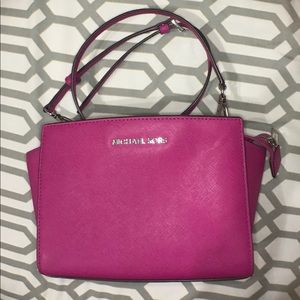 MICHEAL KORS HOT PINK CROSSBODY